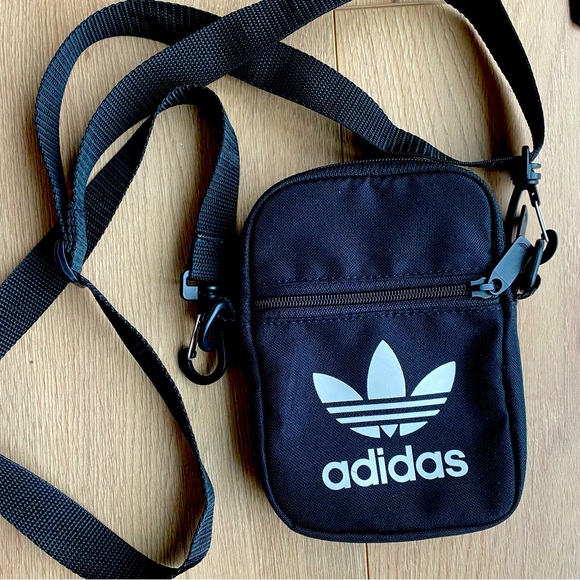 Adidas cross body travel bag - Picture 1 of 6
